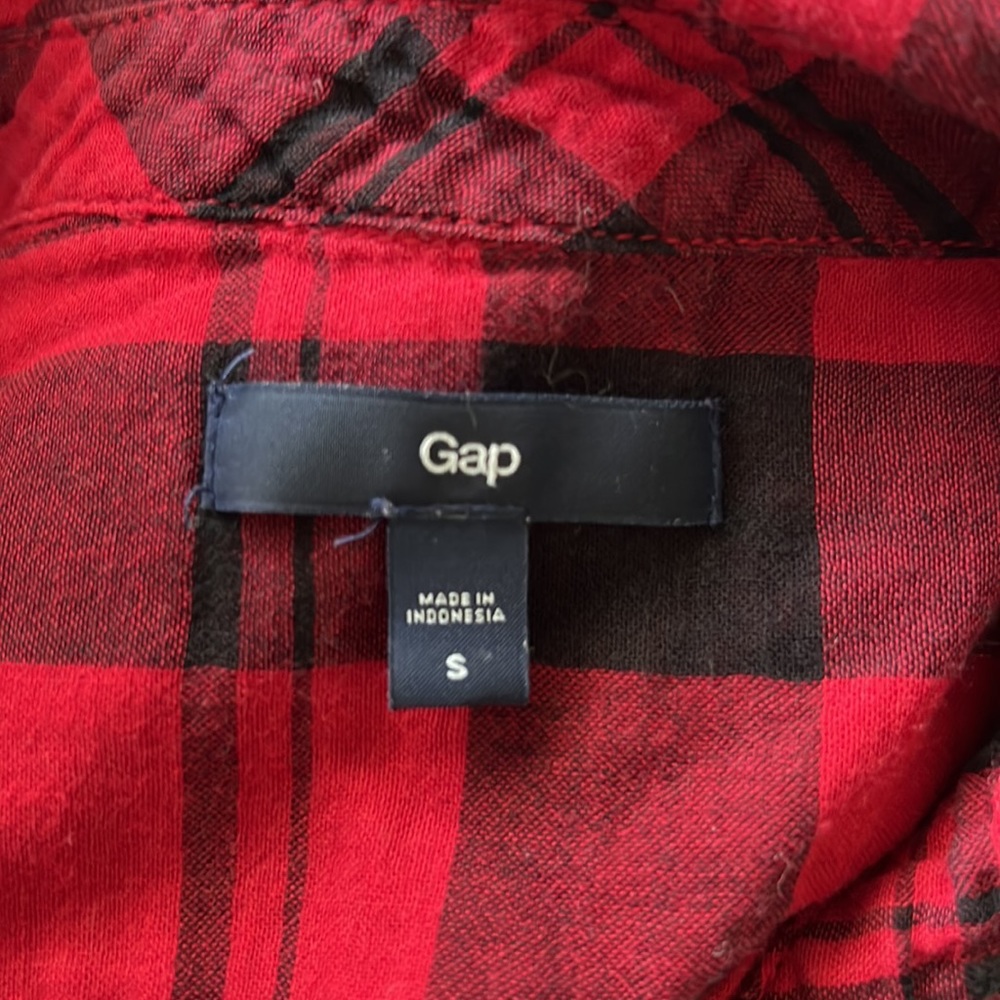 Gap Red Flannel Button Down Size Small - image 4